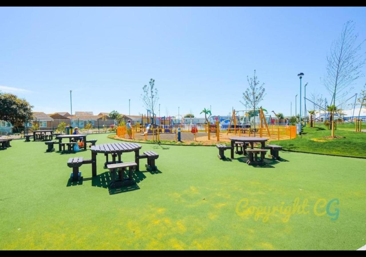 Mp768 - Camber Sands Holiday Park - Huge Lodge - Small Dog Friendly - Sleeps 8 Kültér fotó