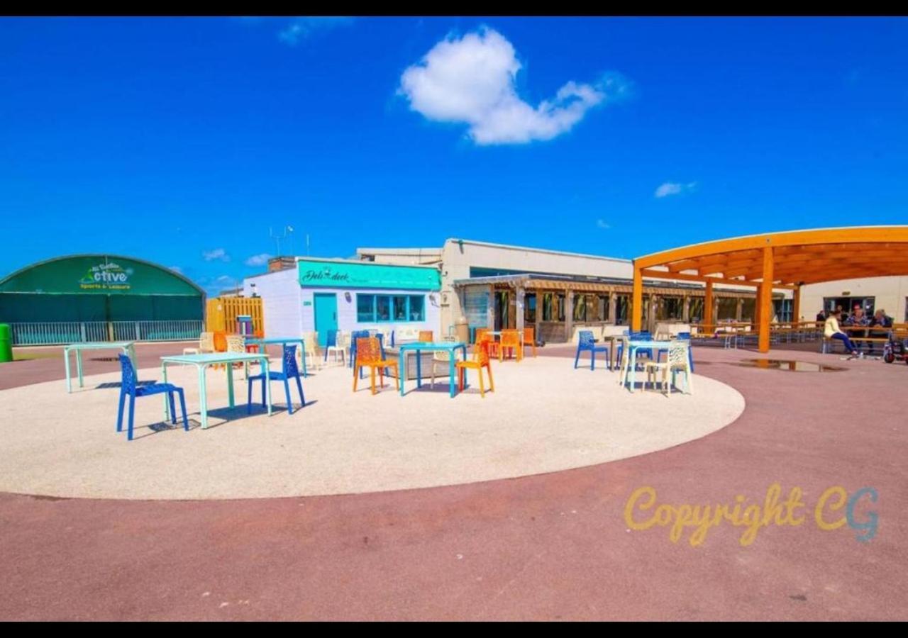 Mp768 - Camber Sands Holiday Park - Huge Lodge - Small Dog Friendly - Sleeps 8 Kültér fotó